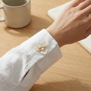 Beyaz Yonca Düğme Kapağı